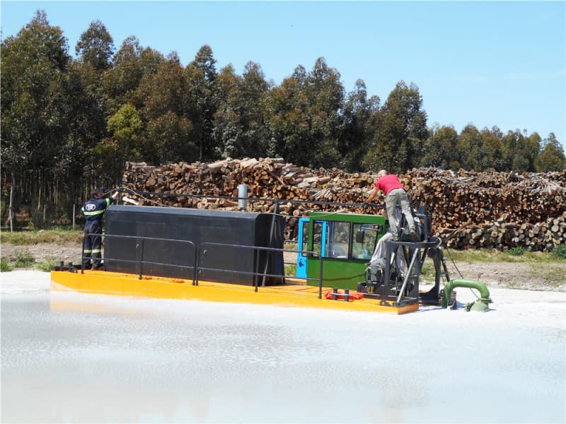 Nehir, göl ve gölet taraması için hidrolik tahrikli burgulu emme tarama gemisi.