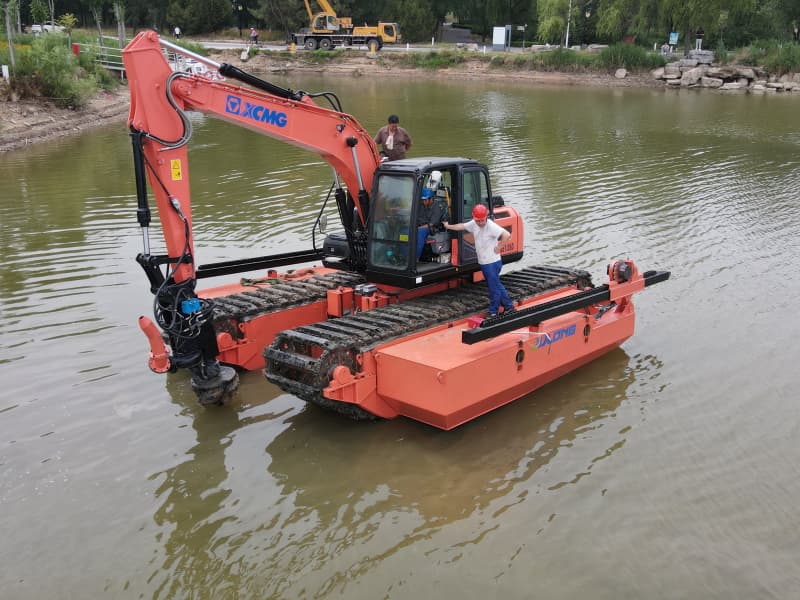 Multifunction Amphibious Excavator for Shallow Water Dredging Job Multifunction Amphibious Excavator for Shallow Water Dredging Job