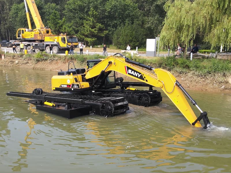Customized Amphibious Excavator for Wetland Swamp River Dredging Applications Customized Amphibious Excavator for Wetland Swamp River Dredging Applications